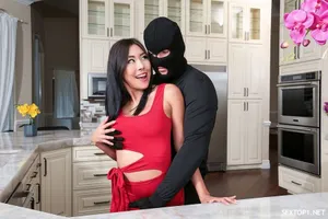 Cô nữ giúp việc gợi cảm
