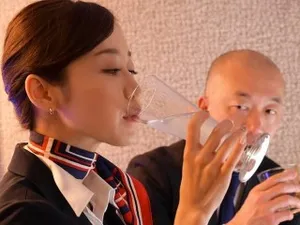 Không có bao cao su! ! Cô gái 18 tuổi để lộ mặt trong phòng tắm