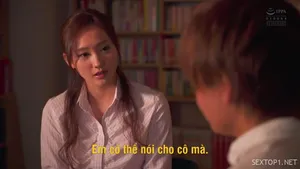 Cô gái vẫn xinh đẹp. Tôi đã bí mật chụp ảnh cô gái tóc dài đang la hét bên giường.