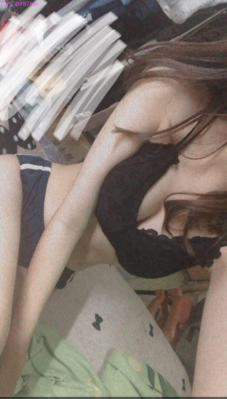 Băng đảng 91C thoát khỏi lưới và chủ nhân trở lại đấu trường. Tài xế già Tanhua ❤️ đã quan hệ với một cô gái trẻ mảnh mai sinh vào những năm 2000, mặc tất đen và giày cao gót và quan hệ ở nhiều tư thế khác nhau...